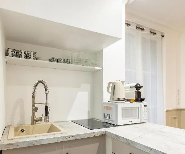 Raphael Tour Eiffel Париж