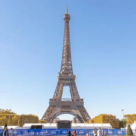 Raphael Tour Eiffel Paryż
